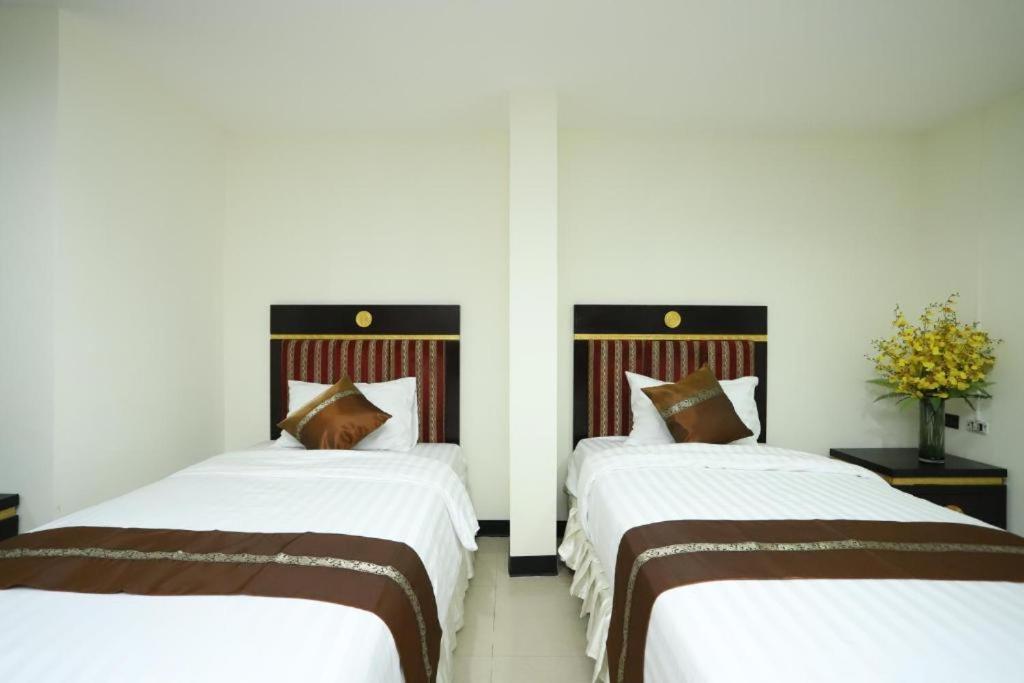 בנגקוק Lucky Palace Hotel מראה חיצוני תמונה
