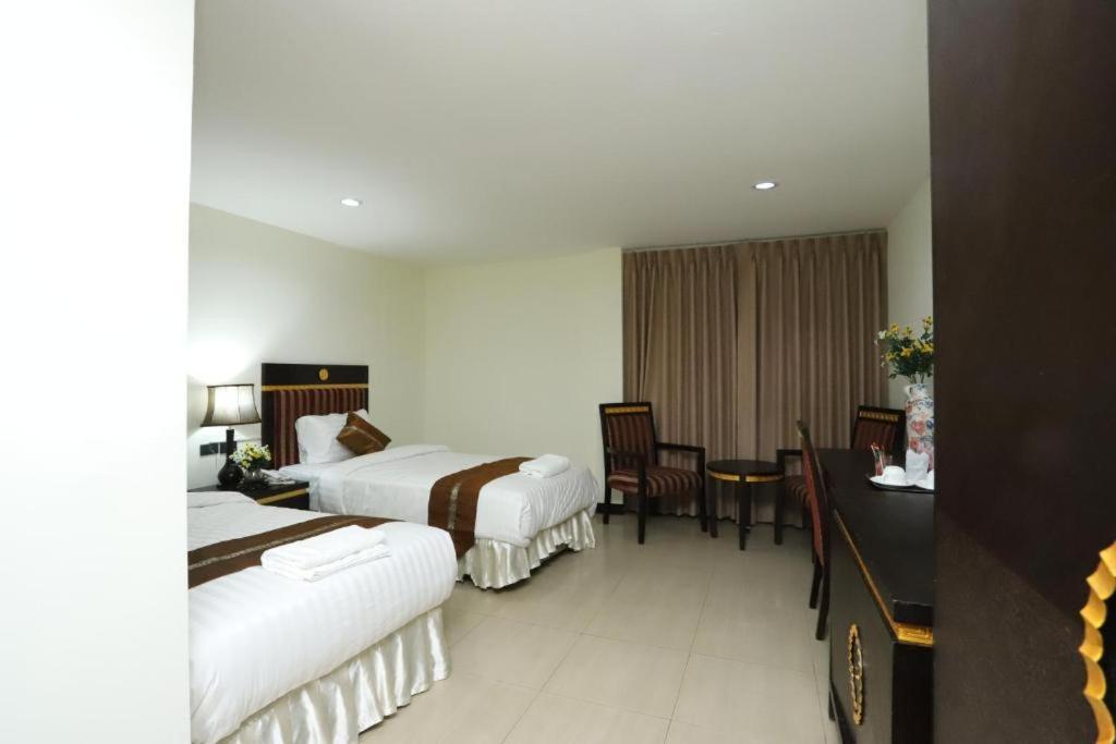 בנגקוק Lucky Palace Hotel מראה חיצוני תמונה