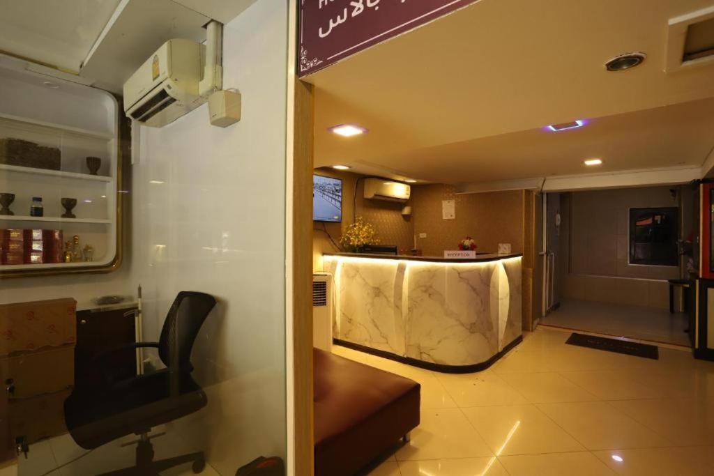 בנגקוק Lucky Palace Hotel מראה חיצוני תמונה