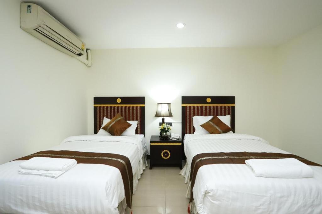 בנגקוק Lucky Palace Hotel מראה חיצוני תמונה
